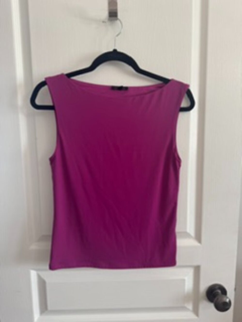 Dynamite Sleeveless Fuchsia Top – Size Large